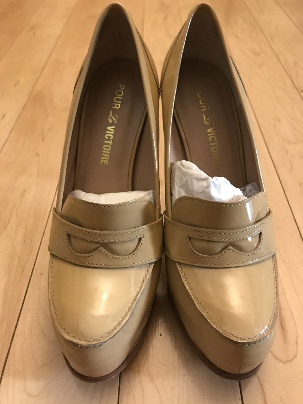 Pour La Victoire Lt Tan Patent Leather 2.5" Penny Loafer Platform Heels Size 8